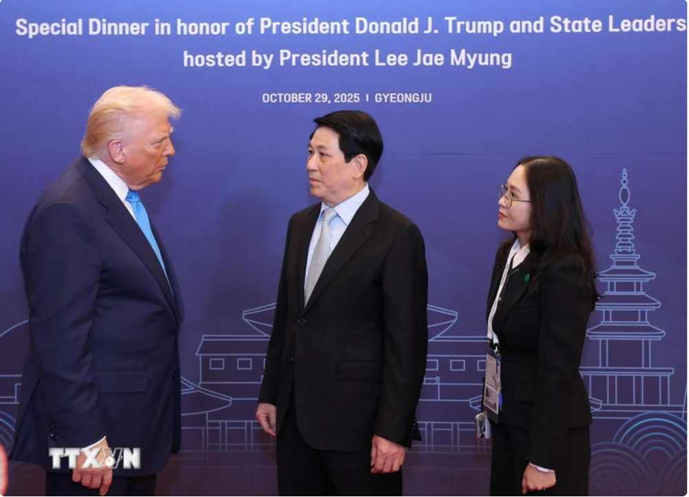 Chủ tịch nước gặp Tổng thống Hoa Kỳ và lãnh đạo cấp cao các nước dự APEC 2025