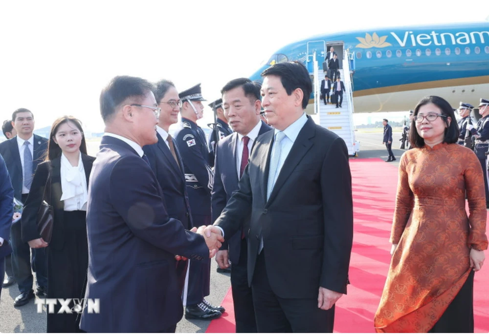 Chủ tịch nước Lương Cường đến Hàn Quốc, bắt đầu chương trình dự APEC 2025