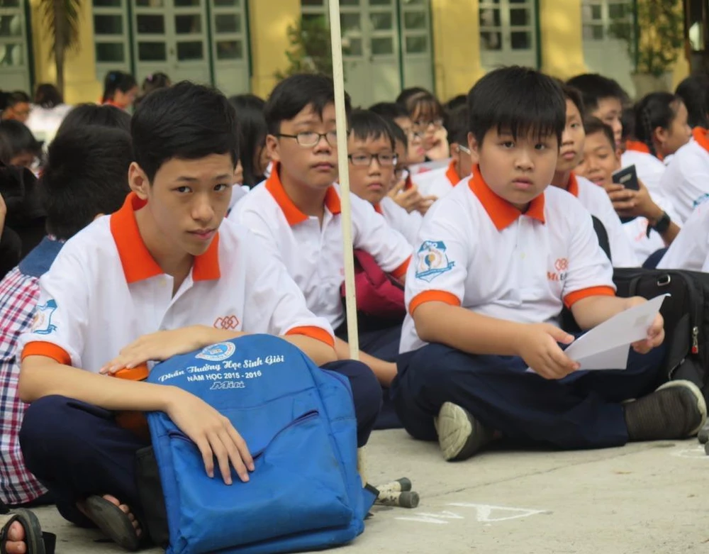 Học sinh dự thi cuộc thi Toán học - Tư duy và thực tiễn sáng 1-4