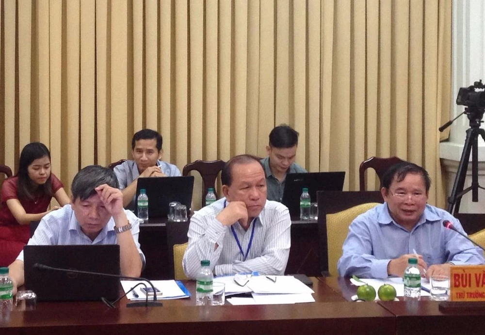  Đoàn công tác Bộ GD-ĐT kiểm tra thi tại tỉnh Vĩnh Long. 