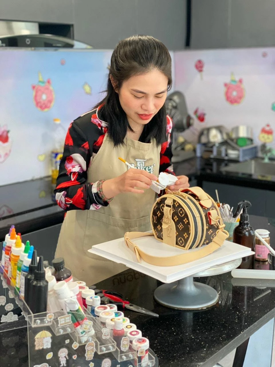 Thoạt nhìn qua, ít ai ngờ đến chiếc túi này là bánh kem.