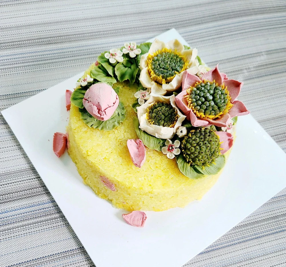 Chị có thể tạo nhiều mẫu đa dạng như hoa cúc, hoa sen, hoa hồng…