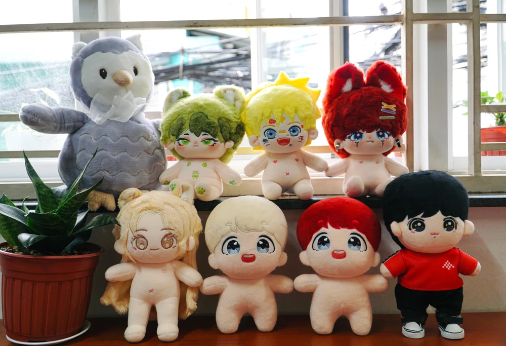 Với chị, mỗi bé gấu bông gắn liền một với câu chuyện, kỷ niệm khác nhau của chủ nhân, mỗi ngày được làm công việc này là chị lại được lắng nghe những tâm sự, thấu hiểu những cảm xúc để làm phong phú hơn cho cuộc sống của mình.