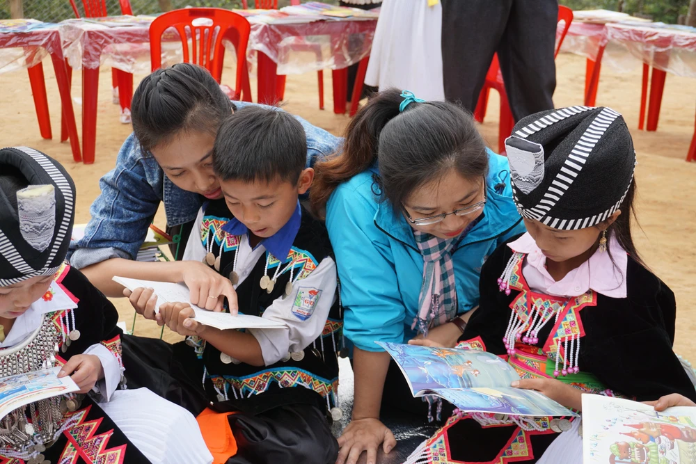 Tại các điểm thư viện, không phải gửi sách một lần mà sẽ tiến hành gửi bổ sung. Thời gian từ 6 tháng đến 1 năm sẽ được cập nhật thêm sách mới để phục vụ việc đọc cho các em.