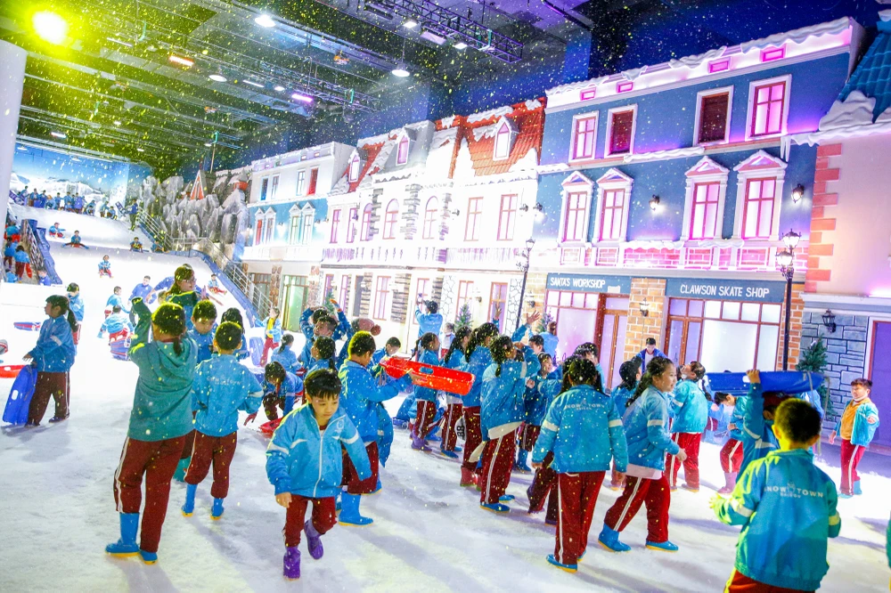 Nơi đây được biết đến là địa điểm đầu tiên tại TP.HCM có tuyết phủ trắng quanh năm.