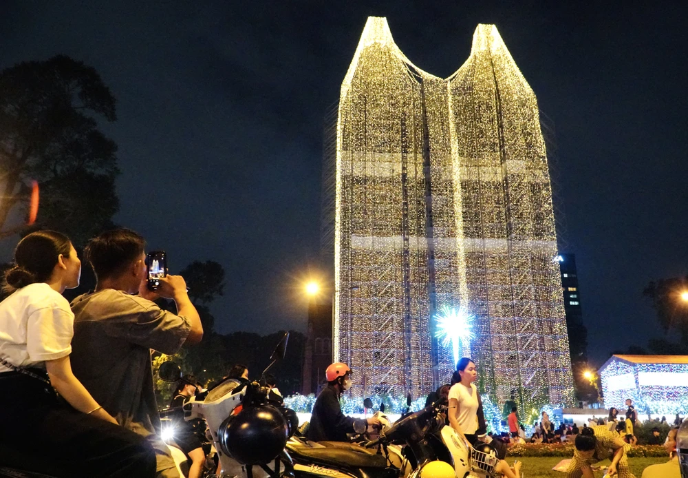 3- Nha-tho-Duc-Ba-ruc-sang-du-dang-tu-sua.jpg