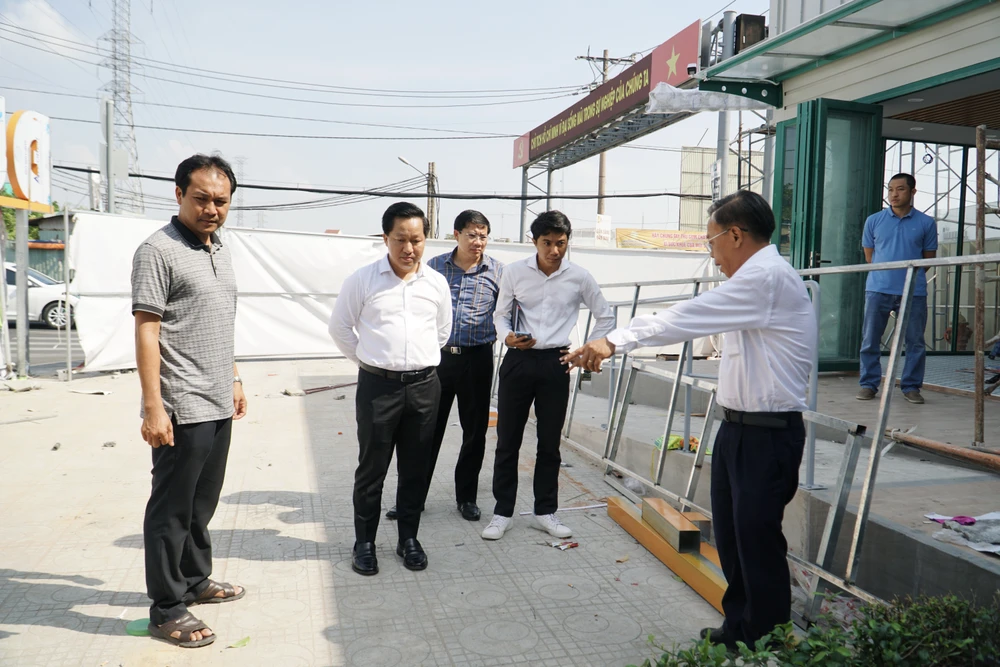 10 2-Dien-mao-duong-sach-TP-Thu-Duc-truoc-them-khanh-thanh.jpg