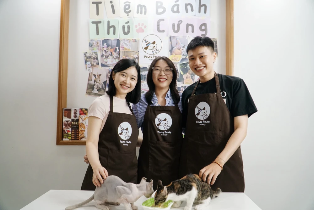 Ảnh 2 -Banh-trung-thu-danh-cho-cho-meo.jpg