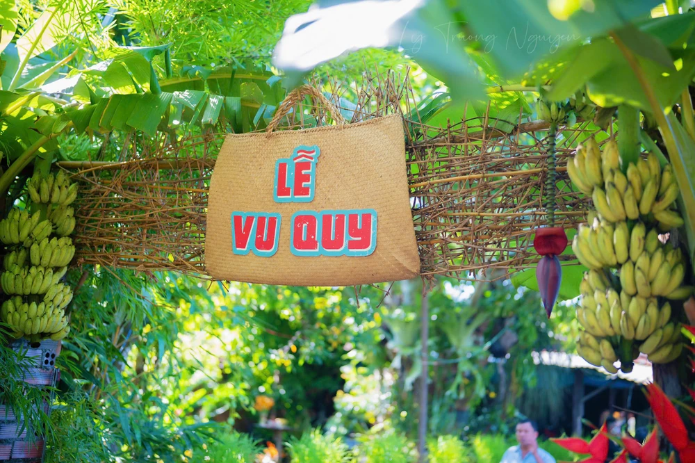 19.2 -chiec-cong-cuoi .jpg