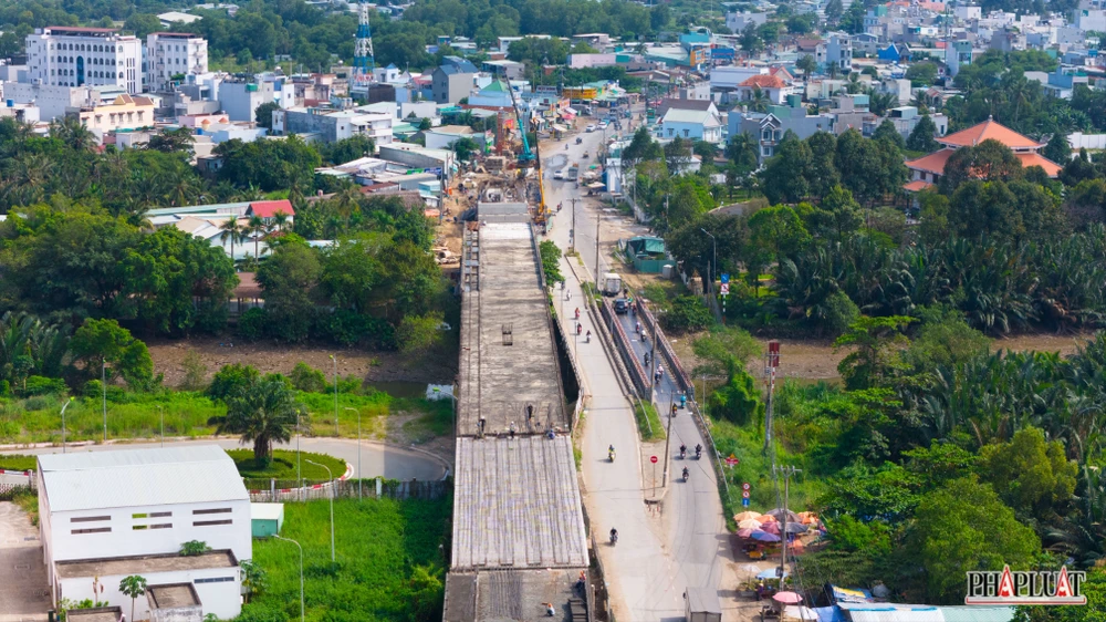 2 -cau-tang-long .jpg