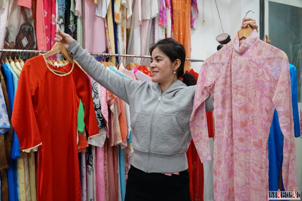 20 -ao-dai-0-dong .JPG