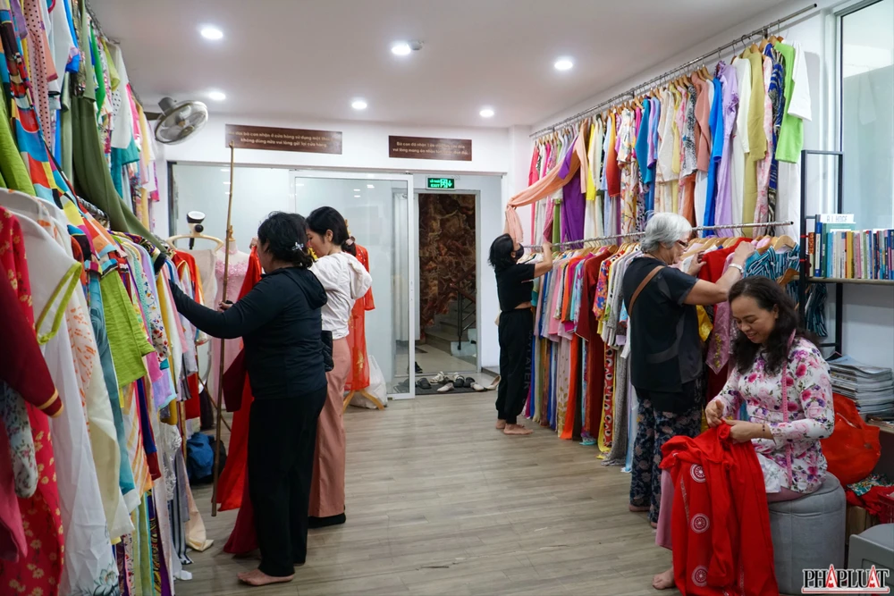 4.3 -ao-dai-0-dong.jpg