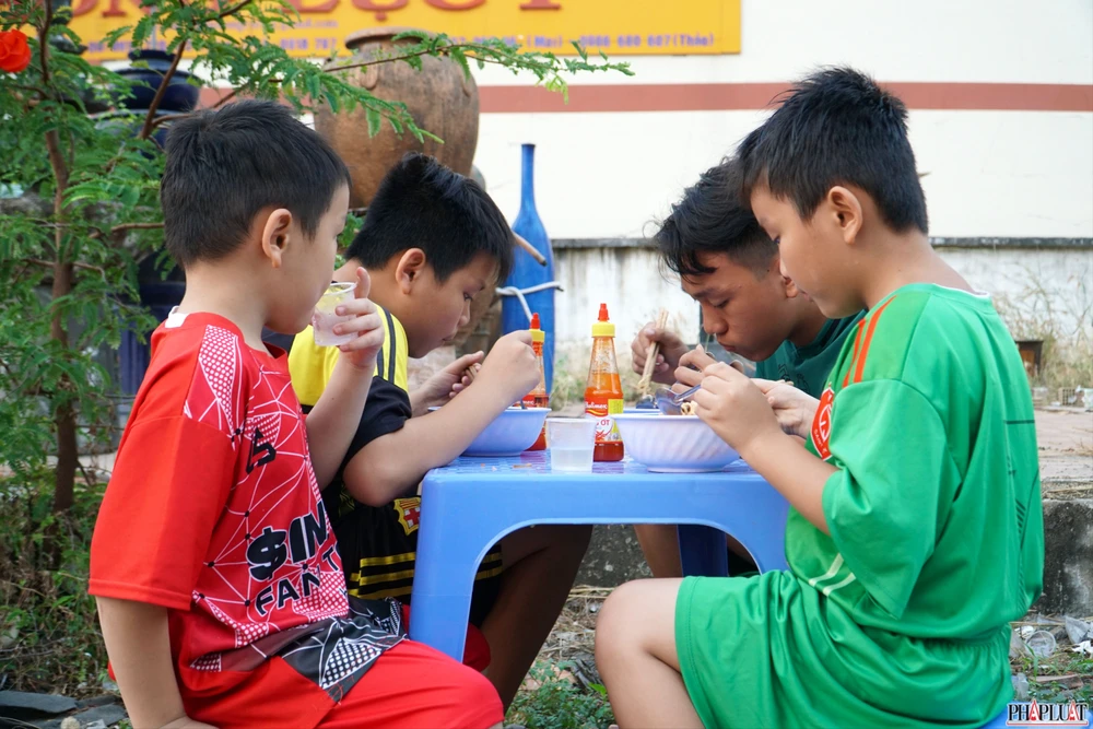 2.1 -tiem-mi-goi .jpg