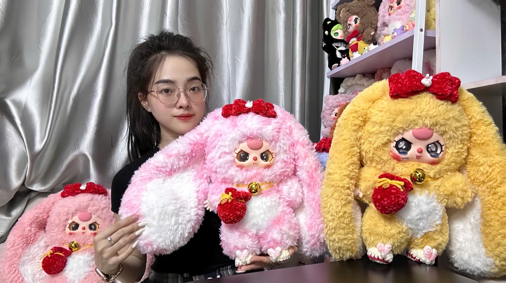 Những sản phẩm Baby Three móc len được chị Huỳnh đăng lên mạng xã hội đã nhận được “cơn mưa” lời khen từ mọi người. Từ đó, chị cũng nhận được những đơn đặt hàng về Baby Three móc len theo yêu cầu.