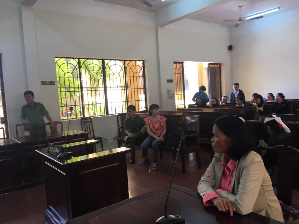 Phiên toà đau lòng: Mẹ giết cha, hai con bơ vơ ảnh 1