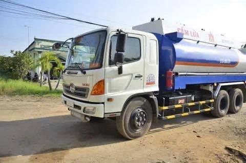 Bộ Công an bắt hơn 30 người rút ruột xăng dầu ảnh 1