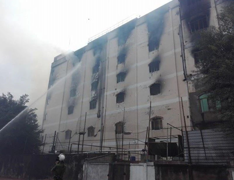 Diễn biến mới vụ cháy ở Cần Thơ: Lửa đang bùng trở lại ảnh 6