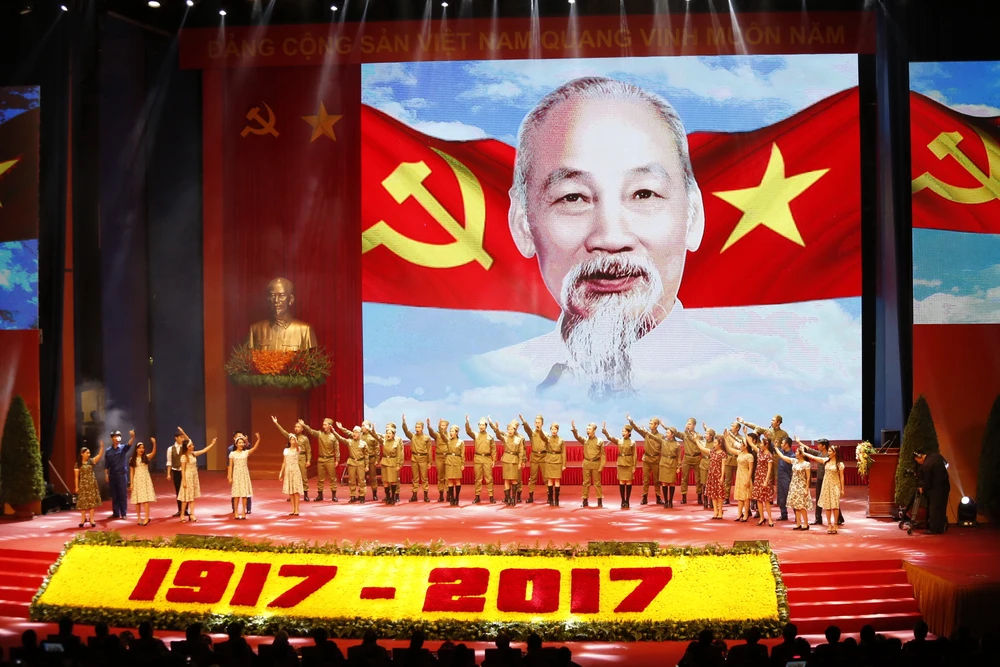 Kỷ niệm trọng thể 100 năm Cách mạng Tháng Mười Nga ảnh 2 Kỷ niệm trọng thể 100 năm Cách mạng Tháng Mười Nga ảnh 2