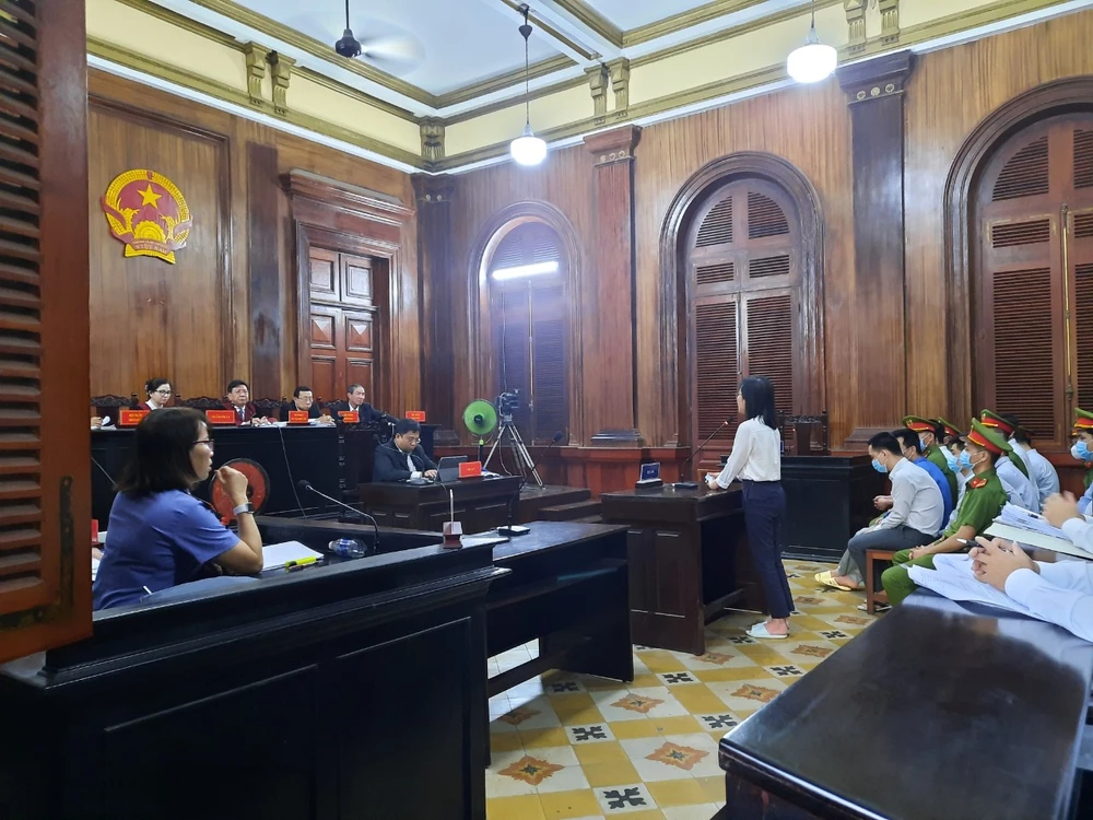 Bị cáo Nga nói lời sau cùng. Ảnh: MINH CHUNG