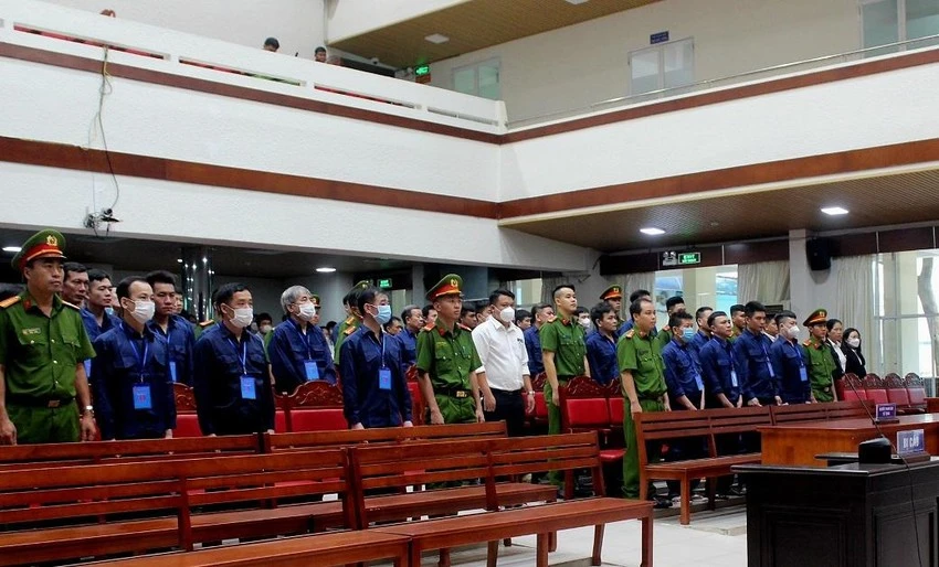 Các bị cáo bị tuyên án trong phiên tòa sơ thẩm tại TAND tỉnh Đồng Nai. Ảnh: VŨ HỘI