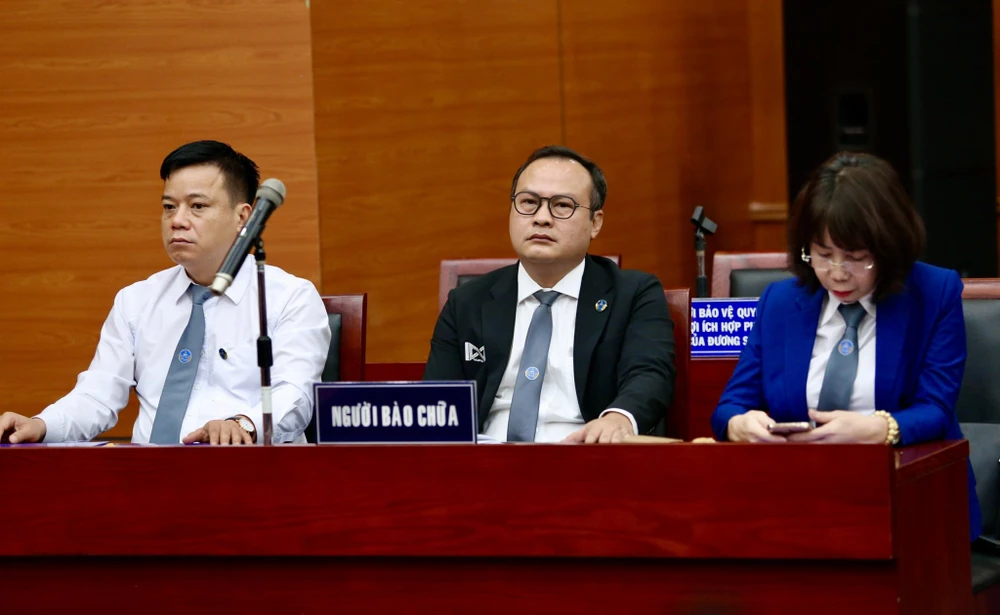 Các luật sư tham gia bào chữa cho các bị cáo. Ảnh: TRƯỜNG GIANG Các luật sư tham gia bào chữa cho các bị cáo. Ảnh: TRƯỜNG GIANG