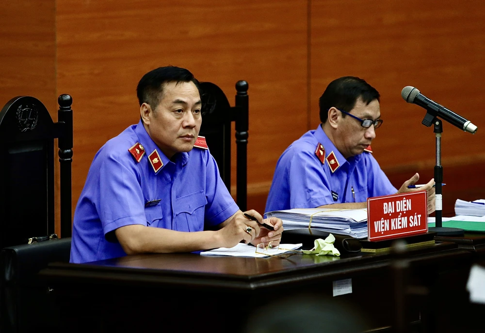 Đại diện VKSND Cấp cao tại TP.HCM ở phiên tòa. Ảnh: TRƯỜNG GIANG Đại diện VKSND Cấp cao tại TP.HCM ở phiên tòa. Ảnh: TRƯỜNG GIANG
