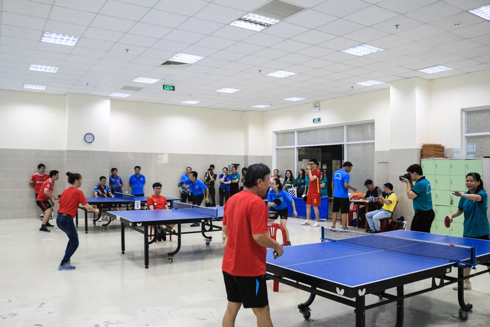 Môn bóng bàn diễn ra trong không khí sôi nổi. Ảnh: THẾ GIANG