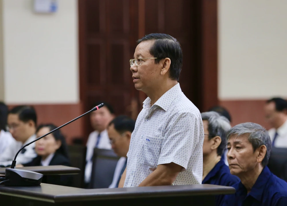 Bị cáo Phan Thanh Tân (cựu phó chánh Văn phòng Thành ủy). Ảnh: TRƯỜNG GIANG Bị cáo Phan Thanh Tân (cựu phó chánh Văn phòng Thành ủy). Ảnh: TRƯỜNG GIANG