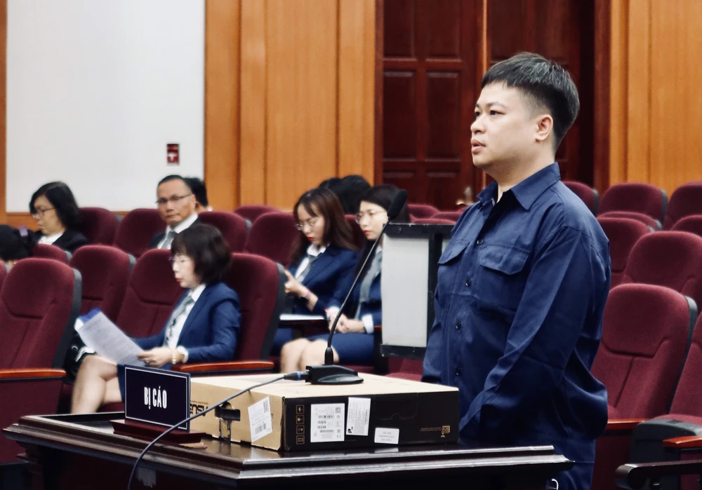 Bị cáo Phan Lê Hoàng Anh tại phiên tòa sáng 6-4. Ảnh: TRẦN MINH