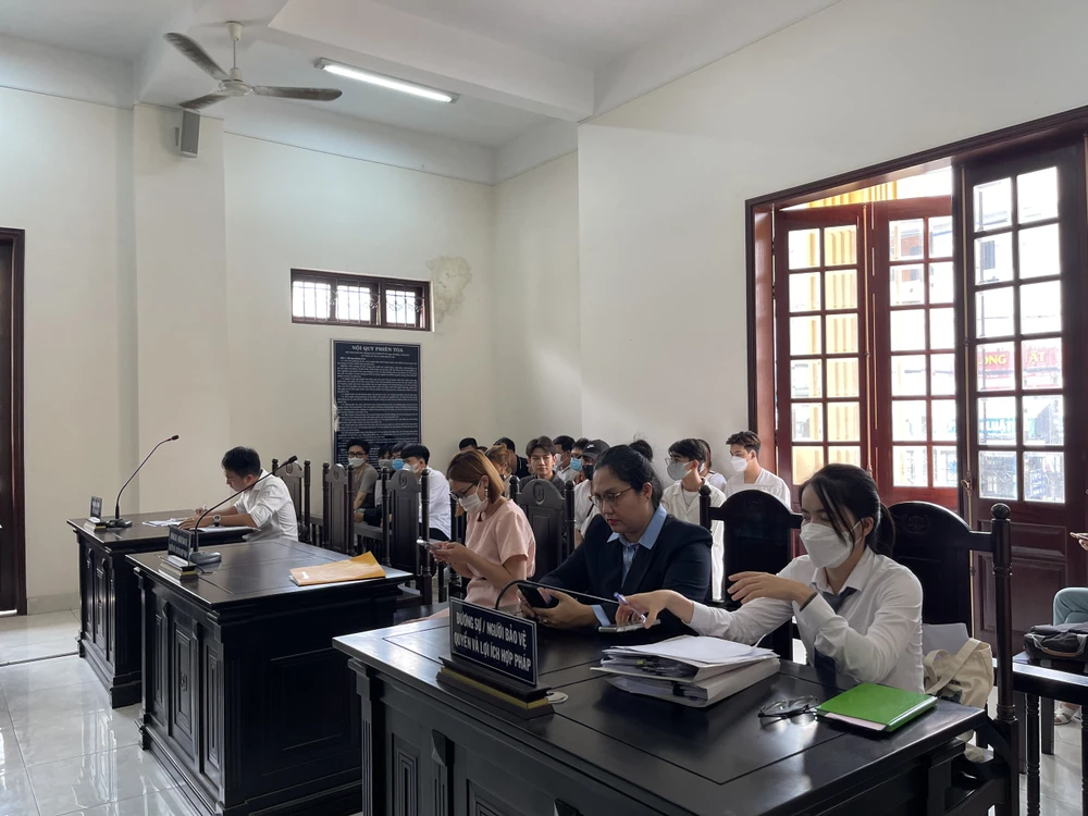 Phiên tòa vào chiều 8-5 không có mặt hoa hậu Thùy Tiên lẫn bà Thùy Trang. Ảnh: MC