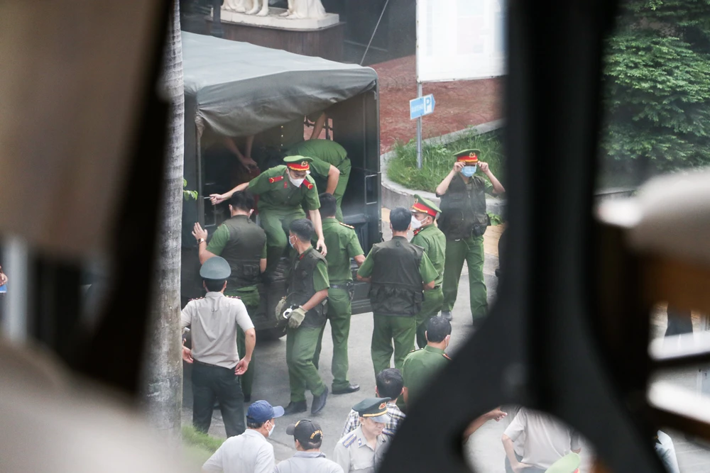 Lực lượng cơ động, cảnh sát có mặt tại khu vực cưỡng chế