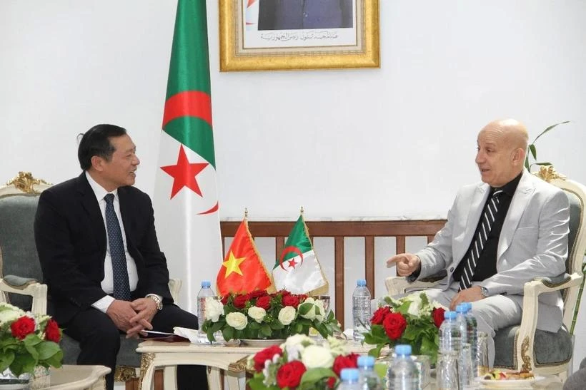 doan-cong-tac-cua-ban-tuyen-giao-trung-uong-tham-va-lam-viec-tai-algeria-1364.jpg.webp