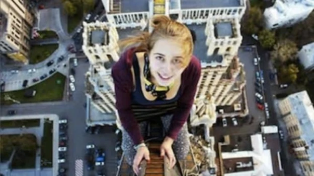 Chụp ảnh “tự sướng” không đúng lúc có thể mất mạng ảnh 2