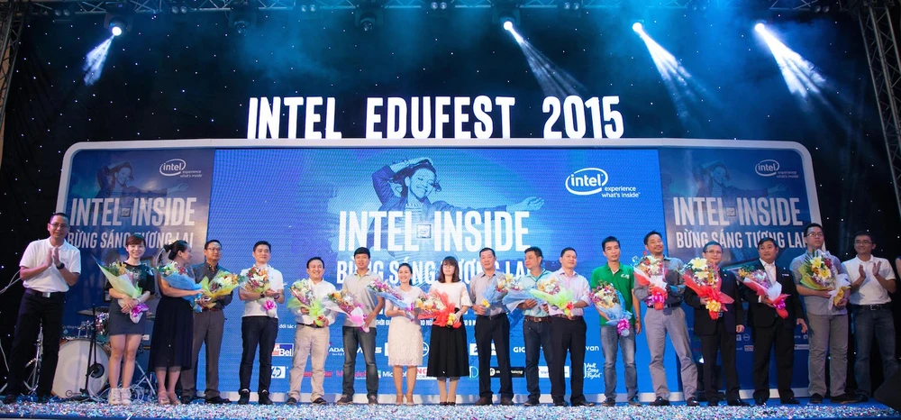 Ngày hội Intel Edufest 2015 chính thức được khai mạc ảnh 8 Ngày hội Intel Edufest 2015 chính thức được khai mạc ảnh 8
