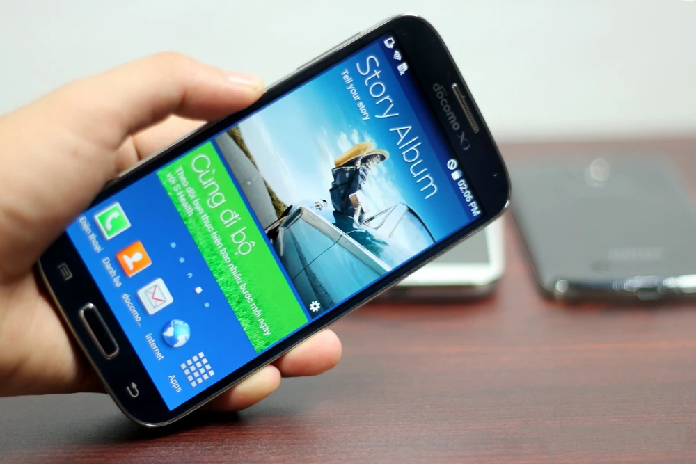 Nhiều mẫu smartphone giảm giá 'sốc' mừng ngày 20-11 ảnh 2