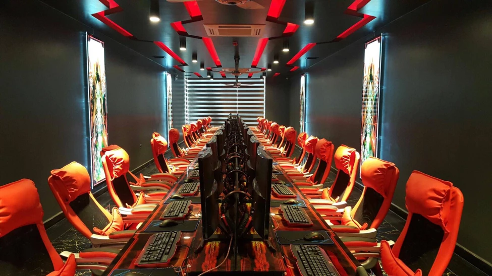 Lộ diện phòng máy 'khủng' nhất miền Bắc ảnh 1