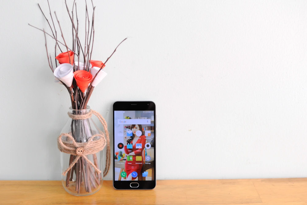 Trên tay chiếc smartphone giá siêu rẻ có hỗ trợ 4G ảnh 1