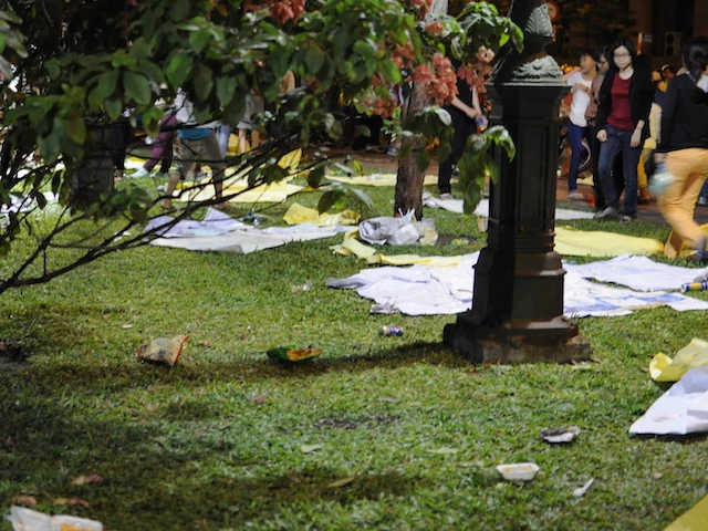 Pháo hoa đêm giao thừa rực sáng một góc trời ảnh 9