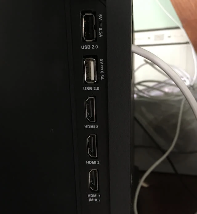 Chuyển sang cắm vào cổng HDMI khác trên TV