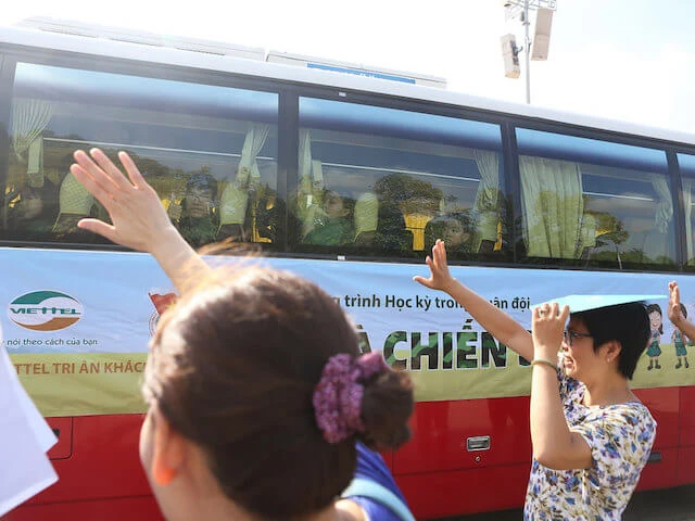 Các em học sinh tham gia học kì trong quân đội kéo dài 7 ngày