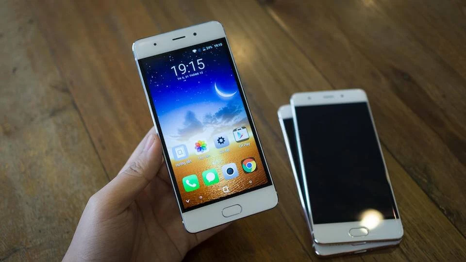 Máy sử dụng cạnh màn hình cong 2.5D