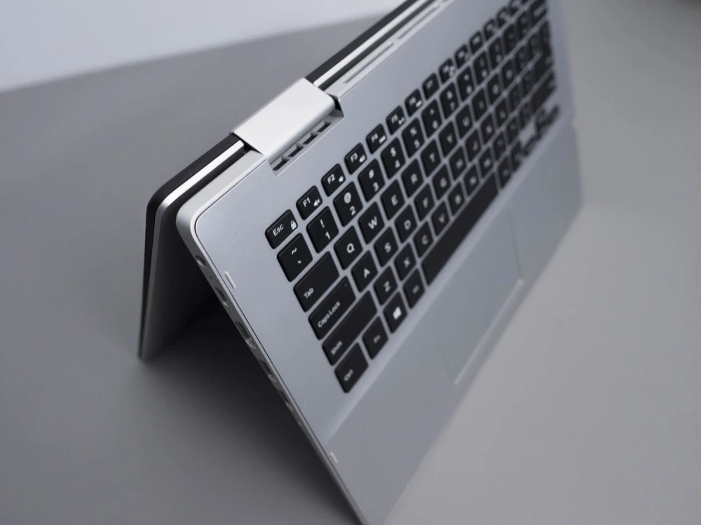 Dell ra mắt mẫu laptop 2-trong-1 siêu mỏng cùng màn hình 4K