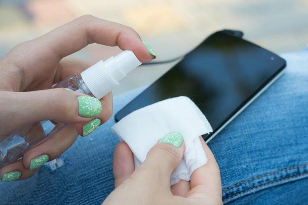 ve-sinh-dien-thoại