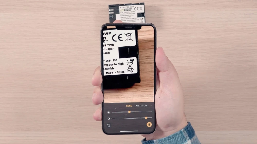 cach-bien-iPhone-thanh-kinh-lup