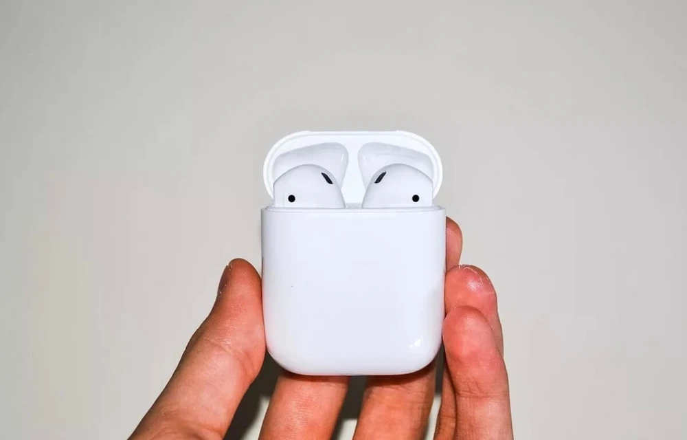 mo-nap-hop-sac-airpods