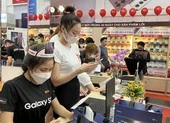 Samsung Galaxy S22 series hút khách trong ngày đầu mở bán