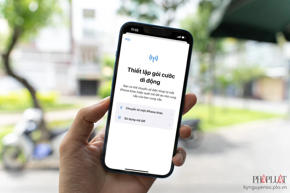 Chuyển eSIM sang iPhone mới sẽ dễ dàng hơn trong tương lai. Ảnh: MINH HOÀNG