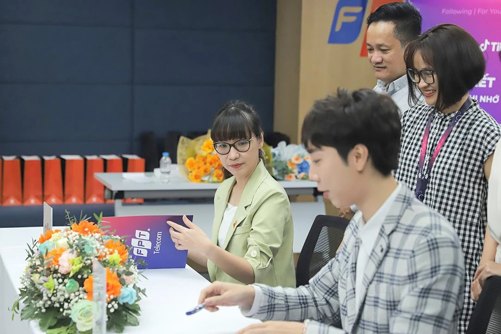 ba-to-nam-phuong-fpt-play