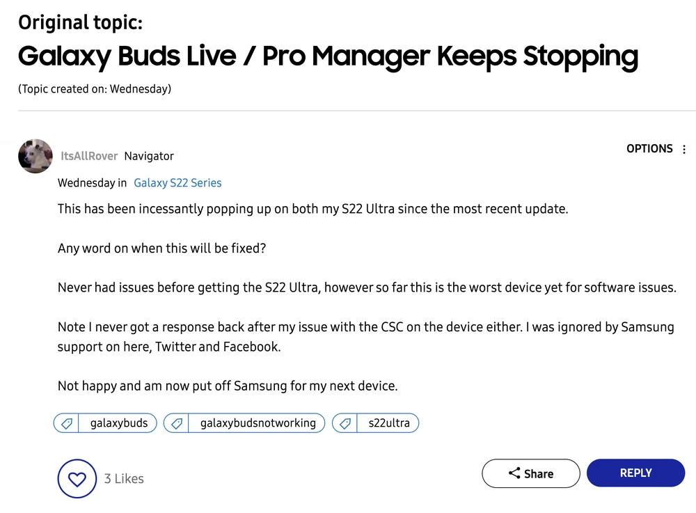 Người dùng phàn nàn vì ứng dụng điều khiển tai nghe bị lỗi. Ảnh: TIỂU MINH