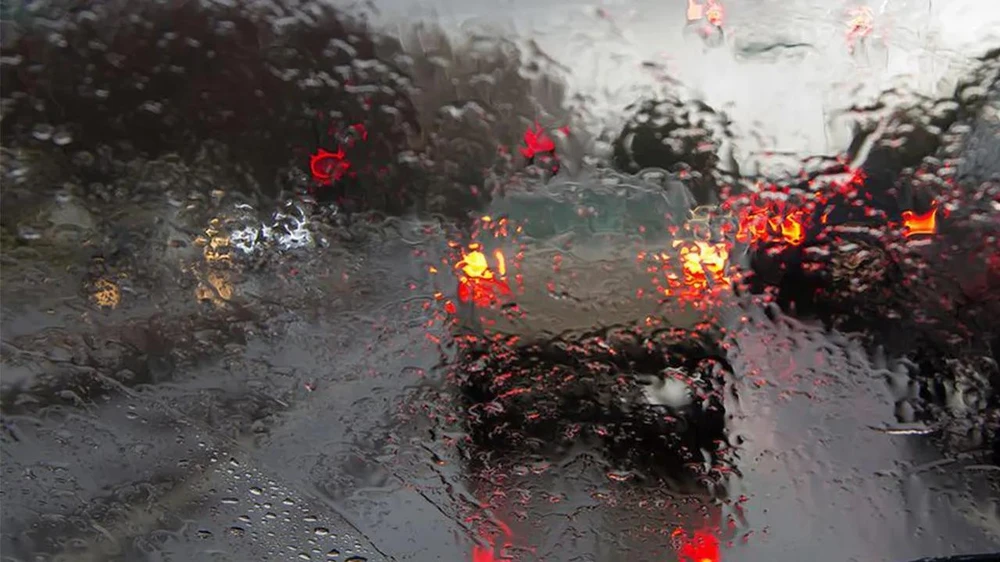 lai-xe-khi-thoi-tiet-xau